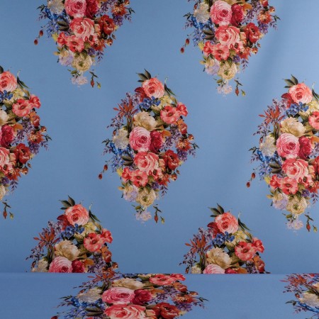 Ramos de flores sobre fondo azul