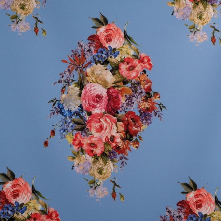 Ramos de flores sobre fondo azul