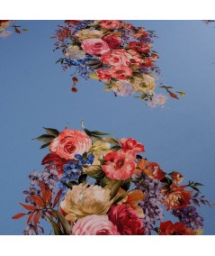 Ramos de flores sobre fondo azul
