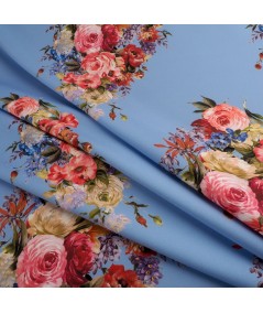 Ramos de flores sobre fondo azul