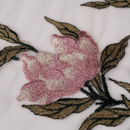 Tul bordado flores rosa