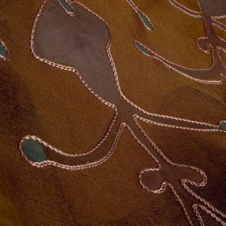 Organza de seda bordada