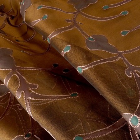 Organza de seda bordada