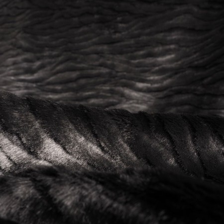 Pelo negro aguas