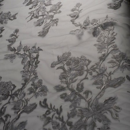 Tul bordado gris plata
