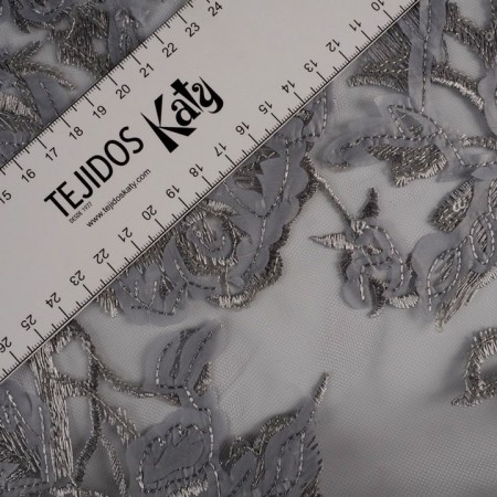 Tul bordado gris plata