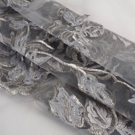 Tul bordado gris plata