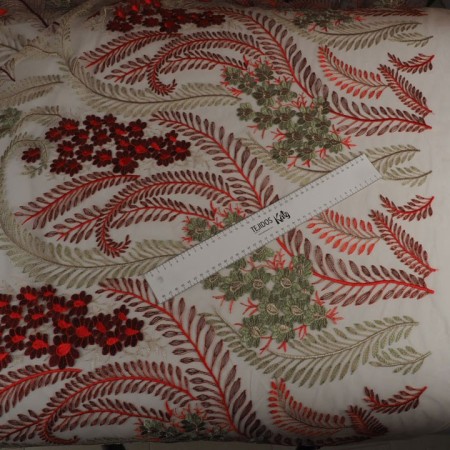 Tul bordado beige y coral