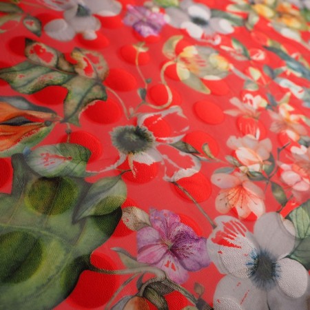 Fantasía roja devoré flores