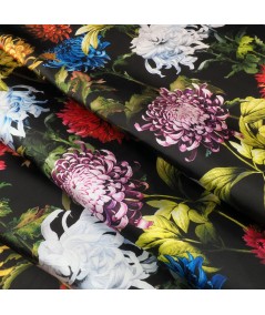 Estampado floral en fondo negro
