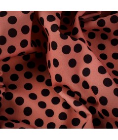 Tela Rosa con Lunares Negros