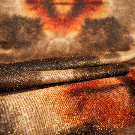 Tejido de Punto con Lurex Dorado – Brillo y Elegancia