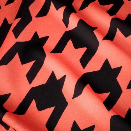 Crepé estampado pata de gallo coral y negro