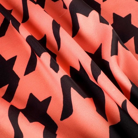 Crepé estampado pata de gallo coral y negro