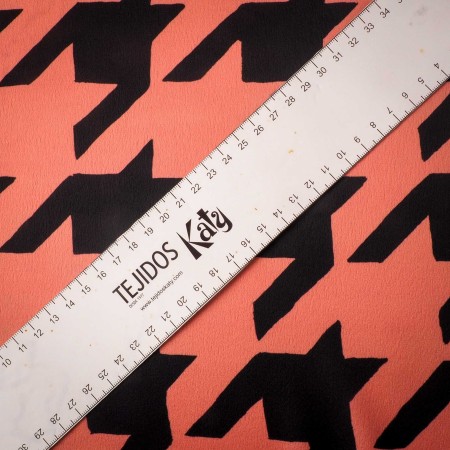 Crepé estampado pata de gallo coral y negro