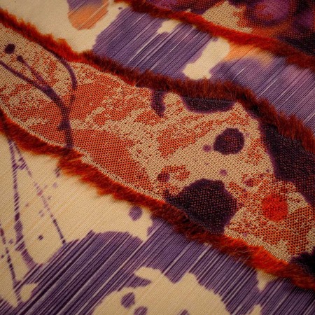 Jacquard Abstracto Fil Coupé Granate-Naranjas– Tejido Premium para Moda y Decoración