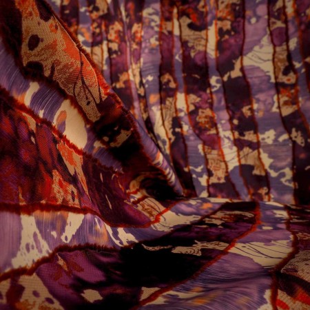 Jacquard Abstracto Fil Coupé Granate-Naranjas– Tejido Premium para Moda y Decoración