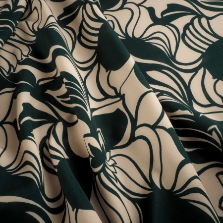 Estampado Floral Verde sobre Fondo Blanco Cálido