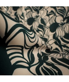 Estampado Floral Verde sobre Fondo Blanco Cálido
