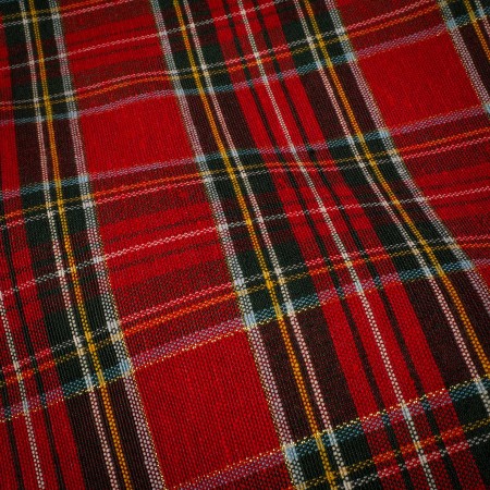 Tela de Manteleria  navideña clásica roja de cuadros escoceses