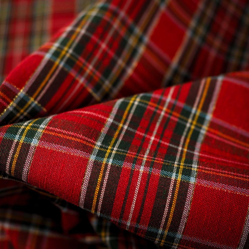 Tela de Manteleria  navideña clásica roja de cuadros escoceses