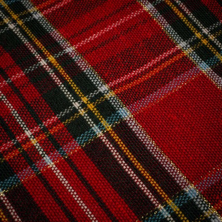 Tela de Manteleria  navideña clásica roja de cuadros escoceses