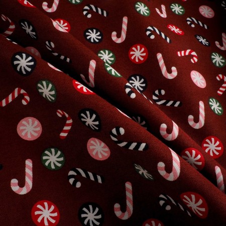 Popelín navideño rojo con bastones de caramelo y bolas navideñas