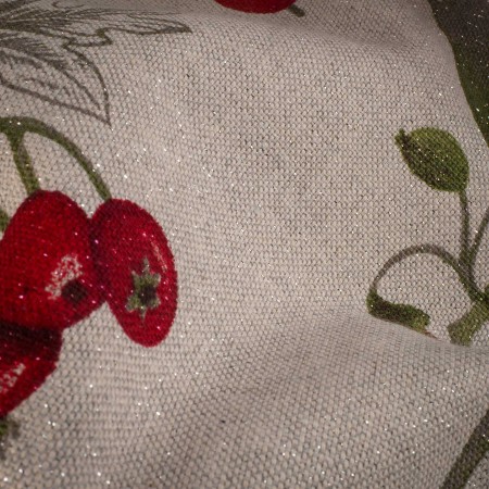 Mantelería Navidad Fondo Blanco con Lurex Plateado y Grosellas